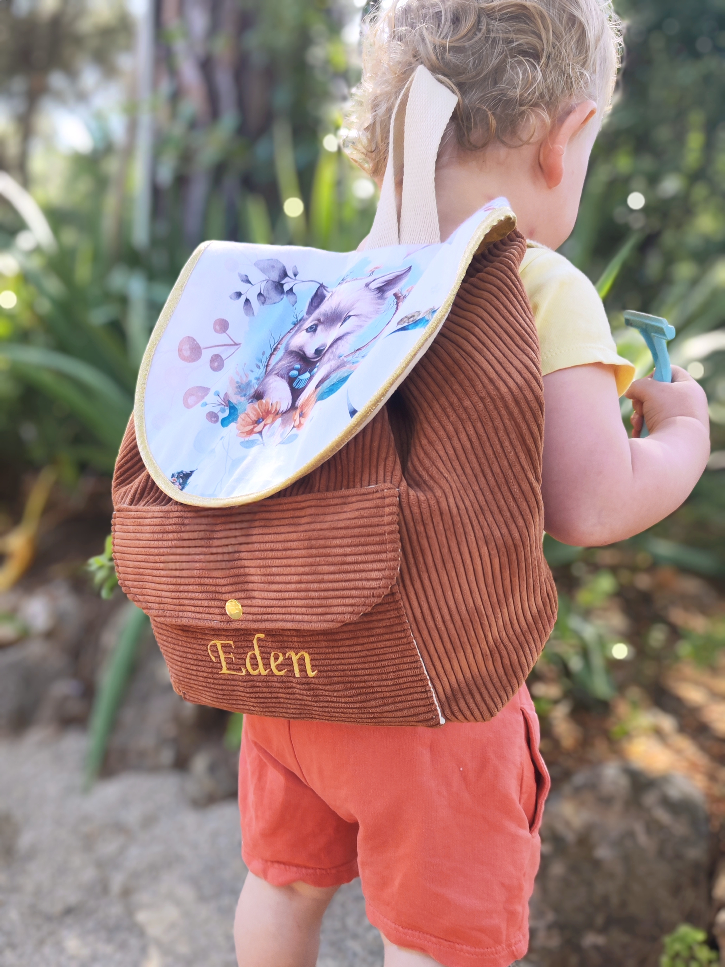 Sac à dos enfant avec rabat et prénom brodé, création personnalisée Pique & Merveilles