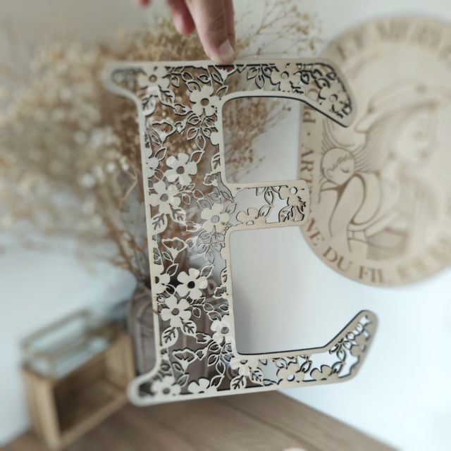 Lettre bois fleurie
